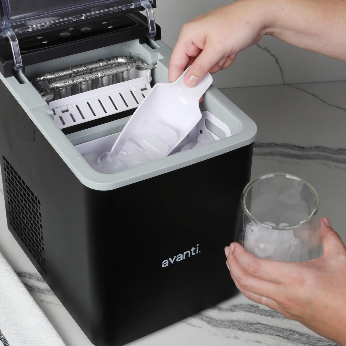 Black Countertop Ice Maker with Scoop B8191
